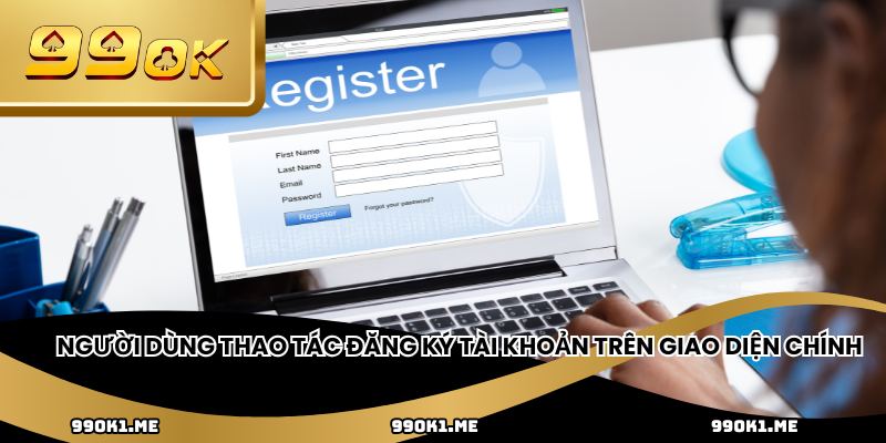 Người dùng thao tác đăng ký tài khoản trên giao diện chính